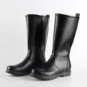 Black rinding boots under the knee