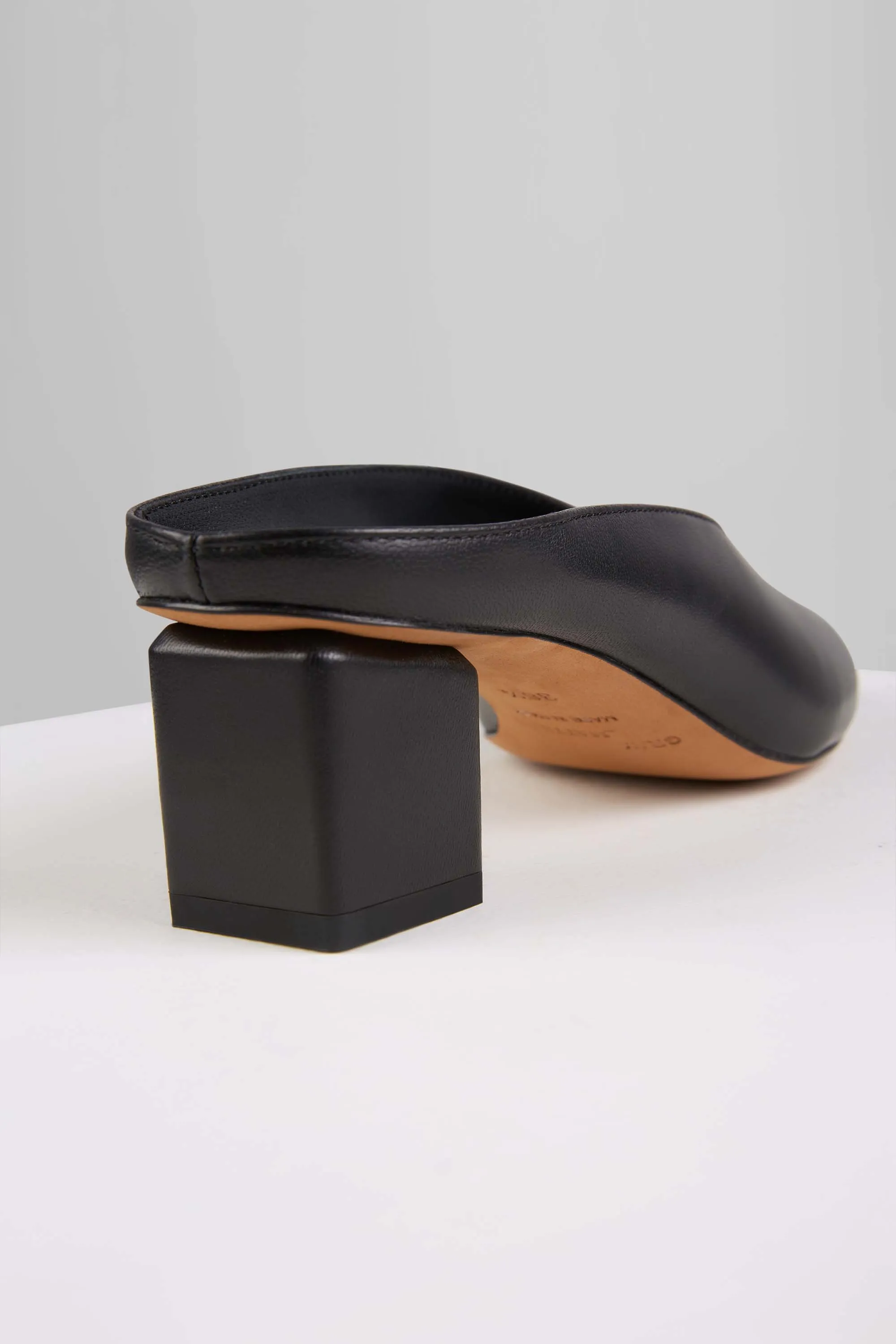 Mildred Mules in Nero