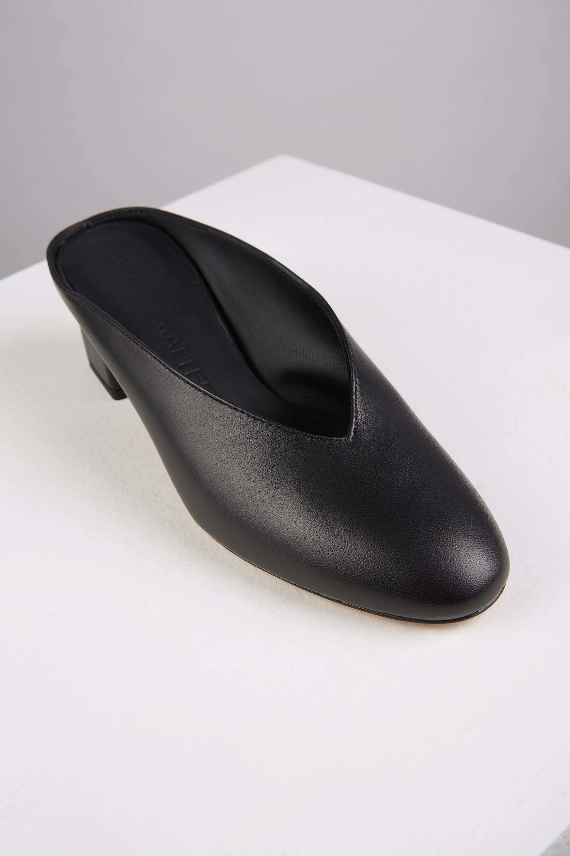 Mildred Mules in Nero