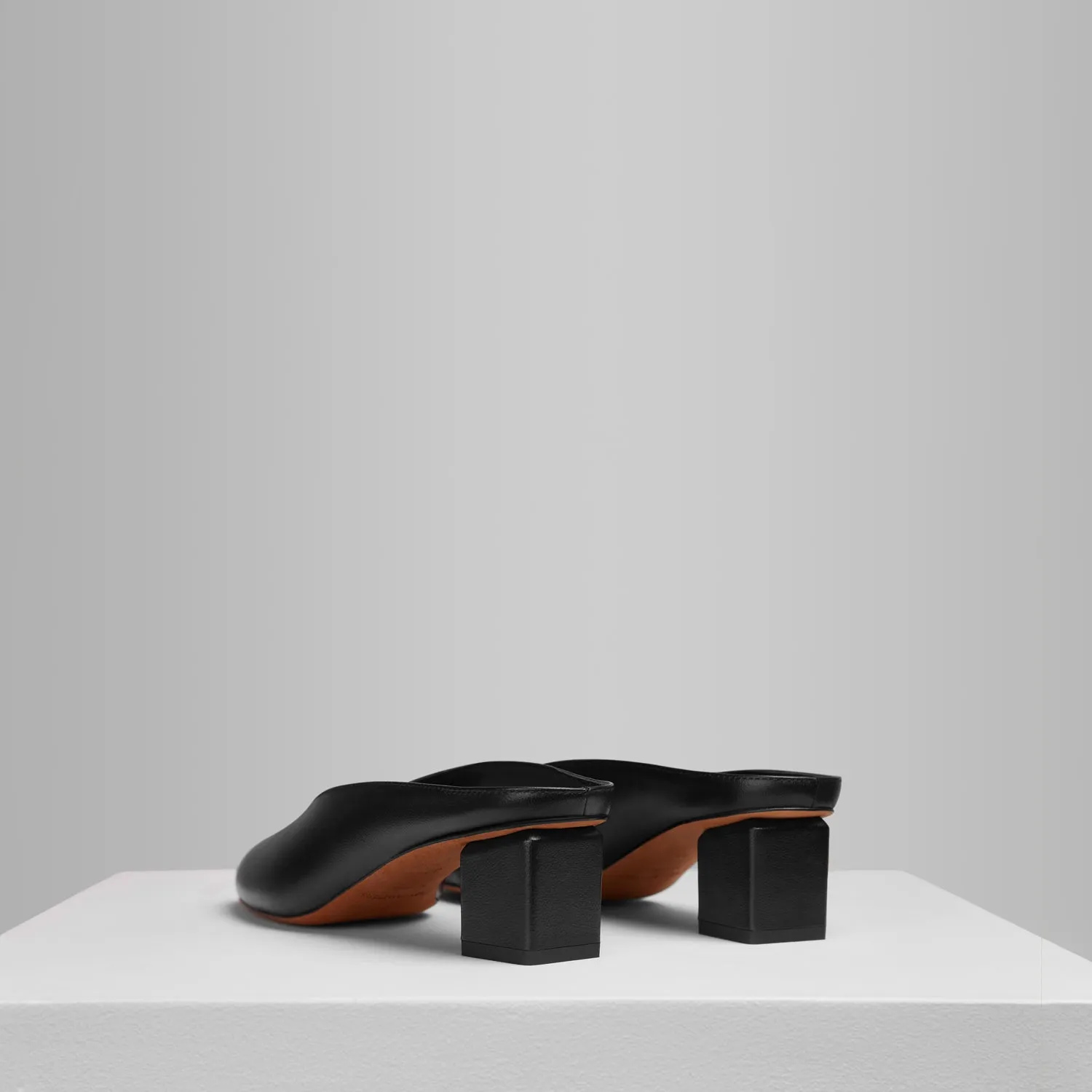 Mildred Mules in Nero