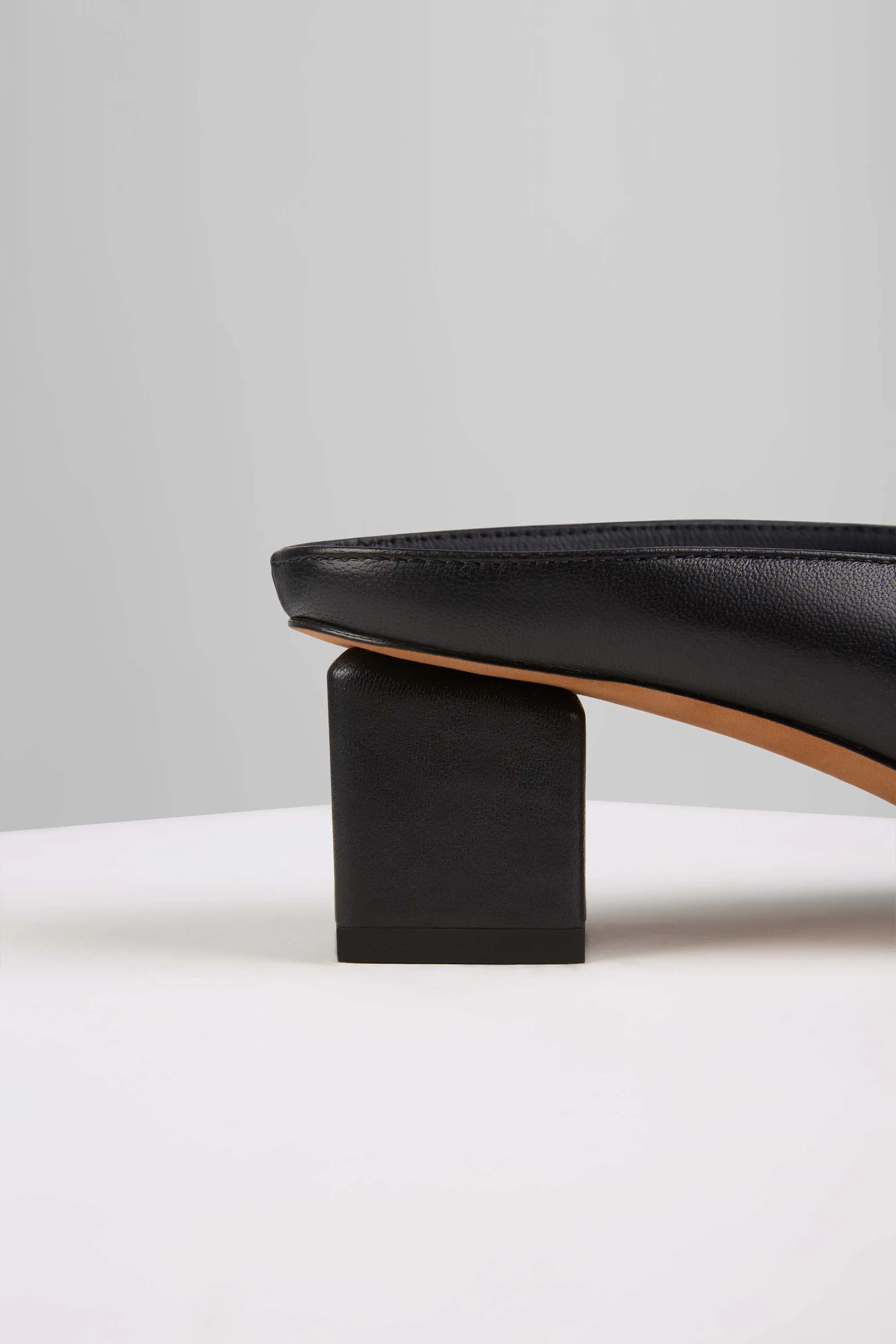 Mildred Mules in Nero